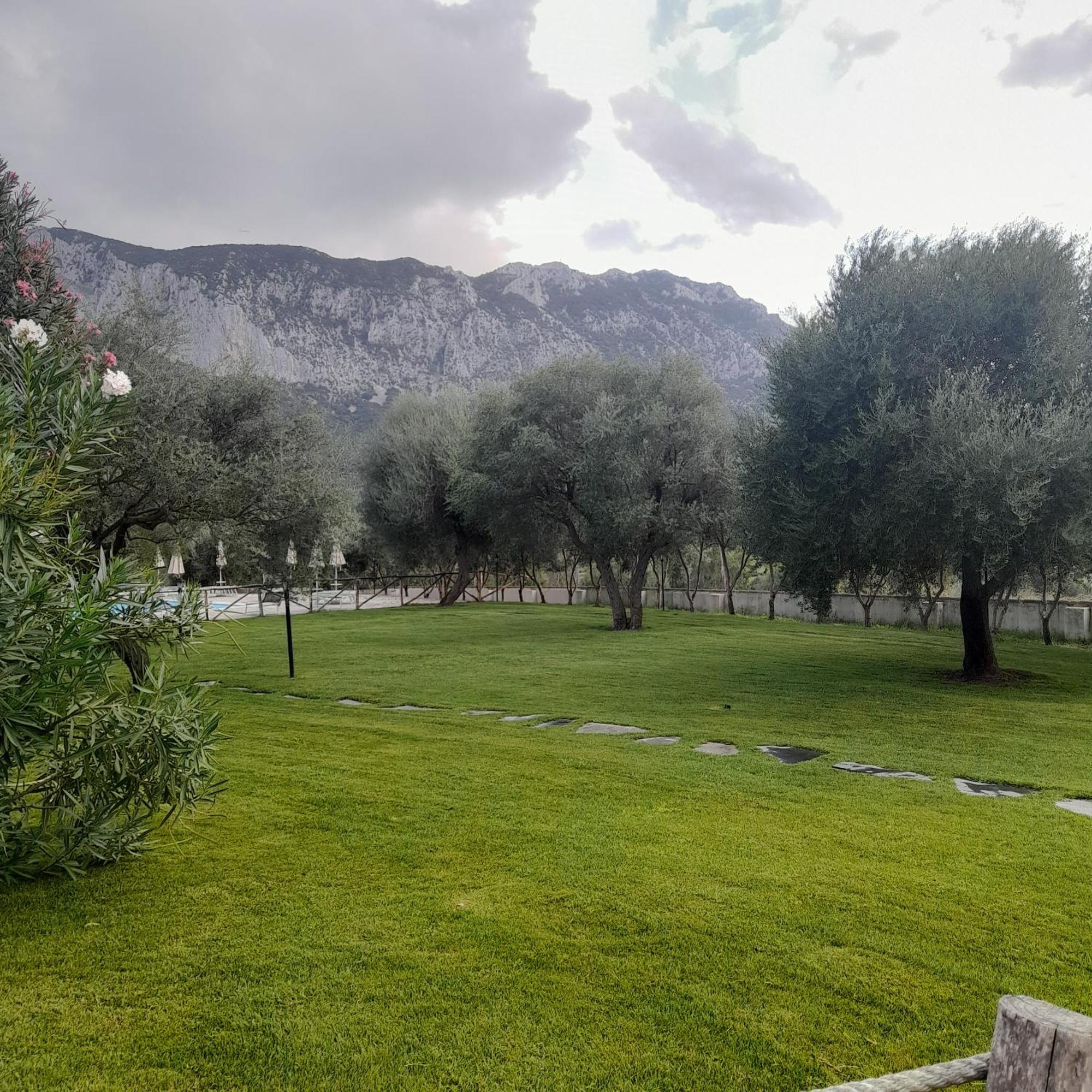 Onifai Agriturismo Palas De Serra Country Resort מראה חיצוני תמונה